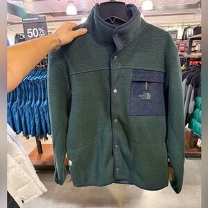 Brand New! The North Face’s Men Green Fleece!